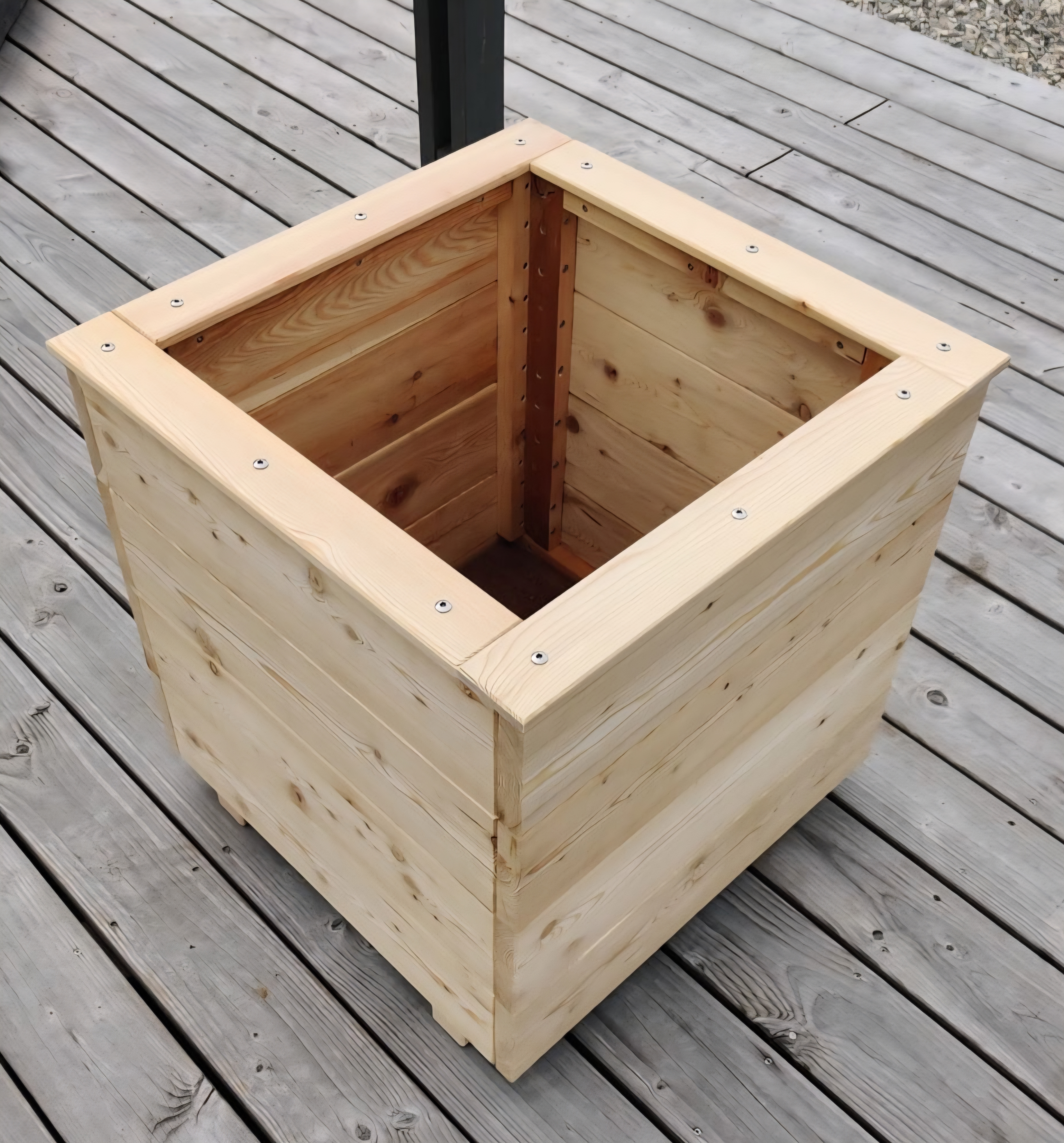 Bac à plante en mélèze